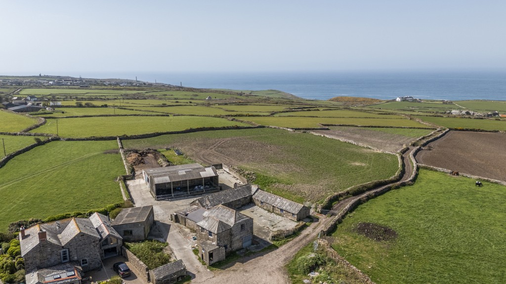 Lot: 3 - COMPLEX OF GRANITE BARNS, DUTCH BARN, CATTLE SHED FARMYARD AND LAND WITH POTENTIAL - Aerial view